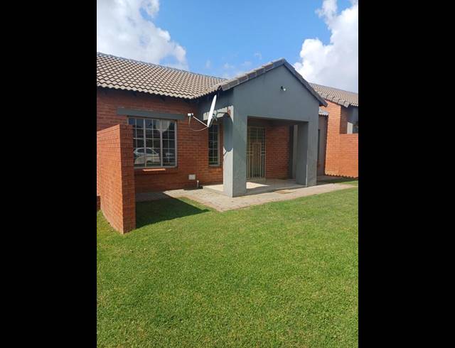 3 BEDROOM TOWNHOUSE FOR SALE IN STONERIDGE